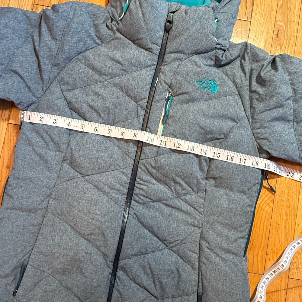 The North Face Women's gray and Blue Puffer Jacket #641 - Picture 3 of 14
